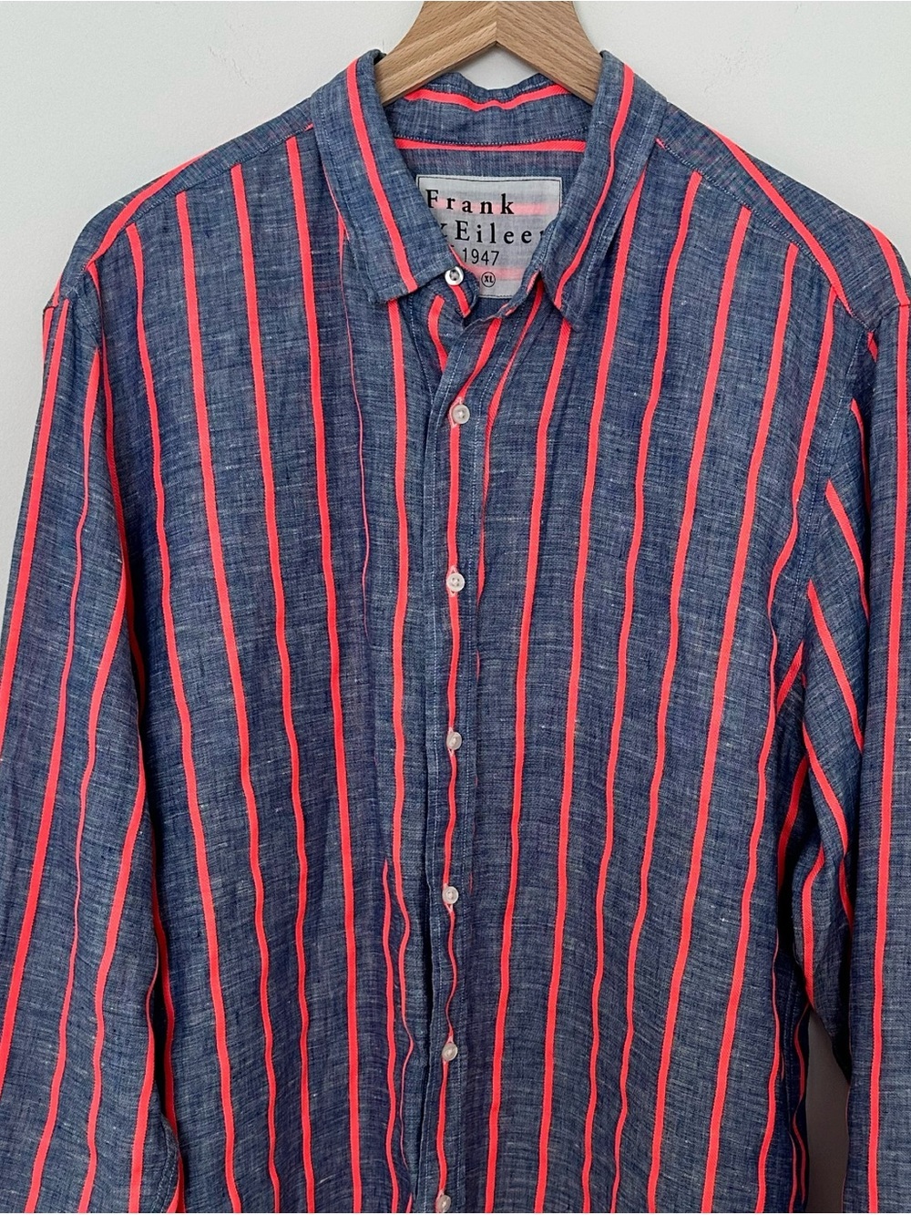 Frank & Eileen | Chambray Linen
Neon Pink Stripe Barry Shirt sz XL - Picture 4 of 12